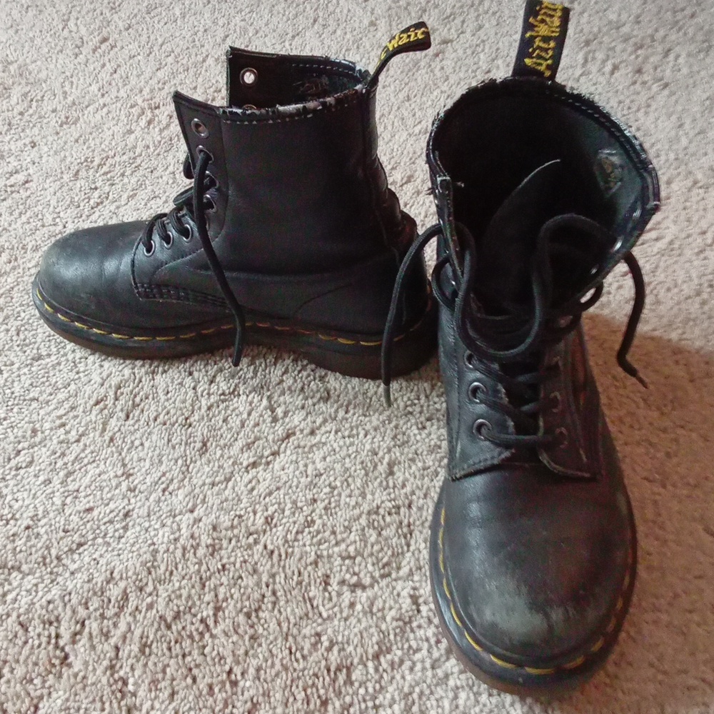 DR MARTENS  Black Lace Up Boots